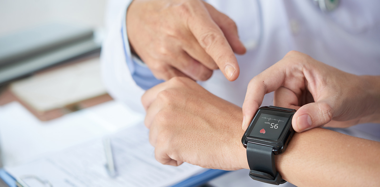 img-convergence-of-healthcare-pharma-academia-smart-watch