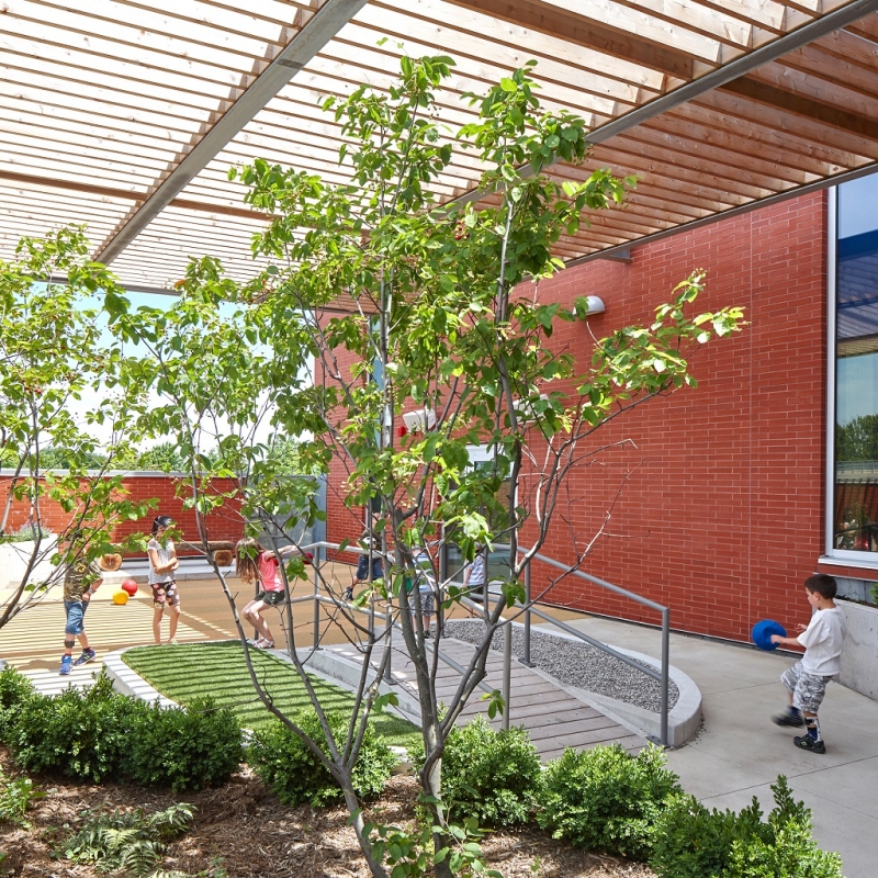 ron-joyce-hospital-outdoor-greeneries