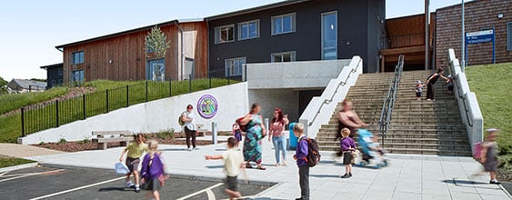 Image du nouveau bâtiment d'une école primaire dans le Carmarthenshire, au pays de Galles - Royaume-Uni
